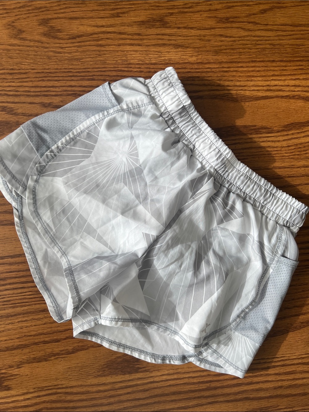Xersion White/Light Gray Geometric Running Shorts